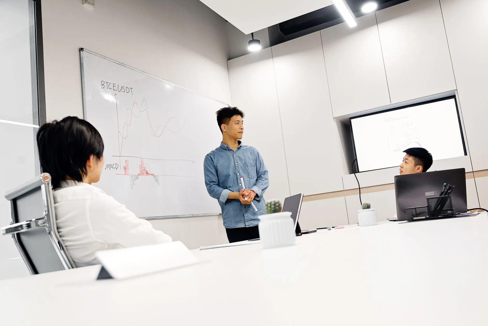 学生办公用品一站式采购方案:童月依百货店品类优势解析