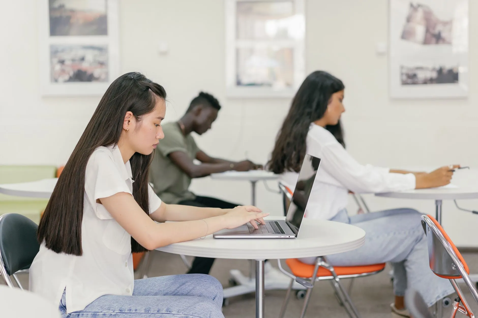 学生美术耗材选购要点：童月依水彩马克笔技术解析