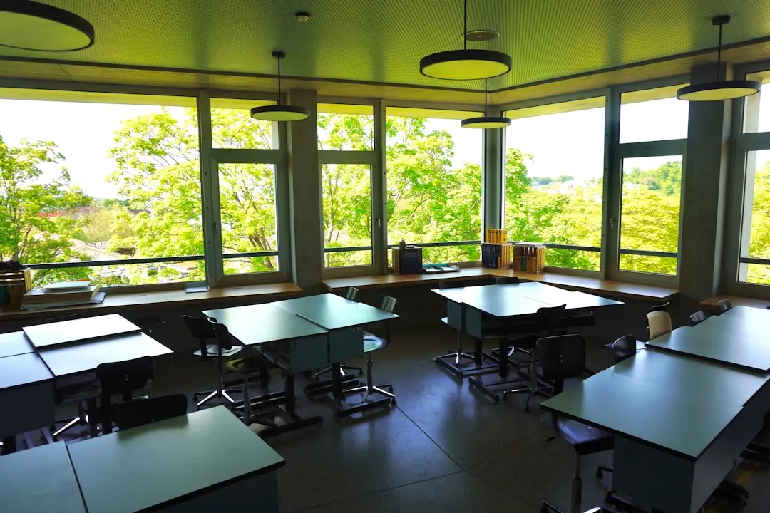 学生文具与办公用品批量采购指南：童月依百货产品中心选品方案